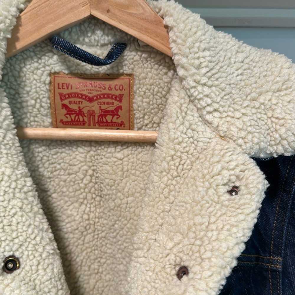 Levi’s women’s Sherpa jean jacket size S - Picture 2 of 7